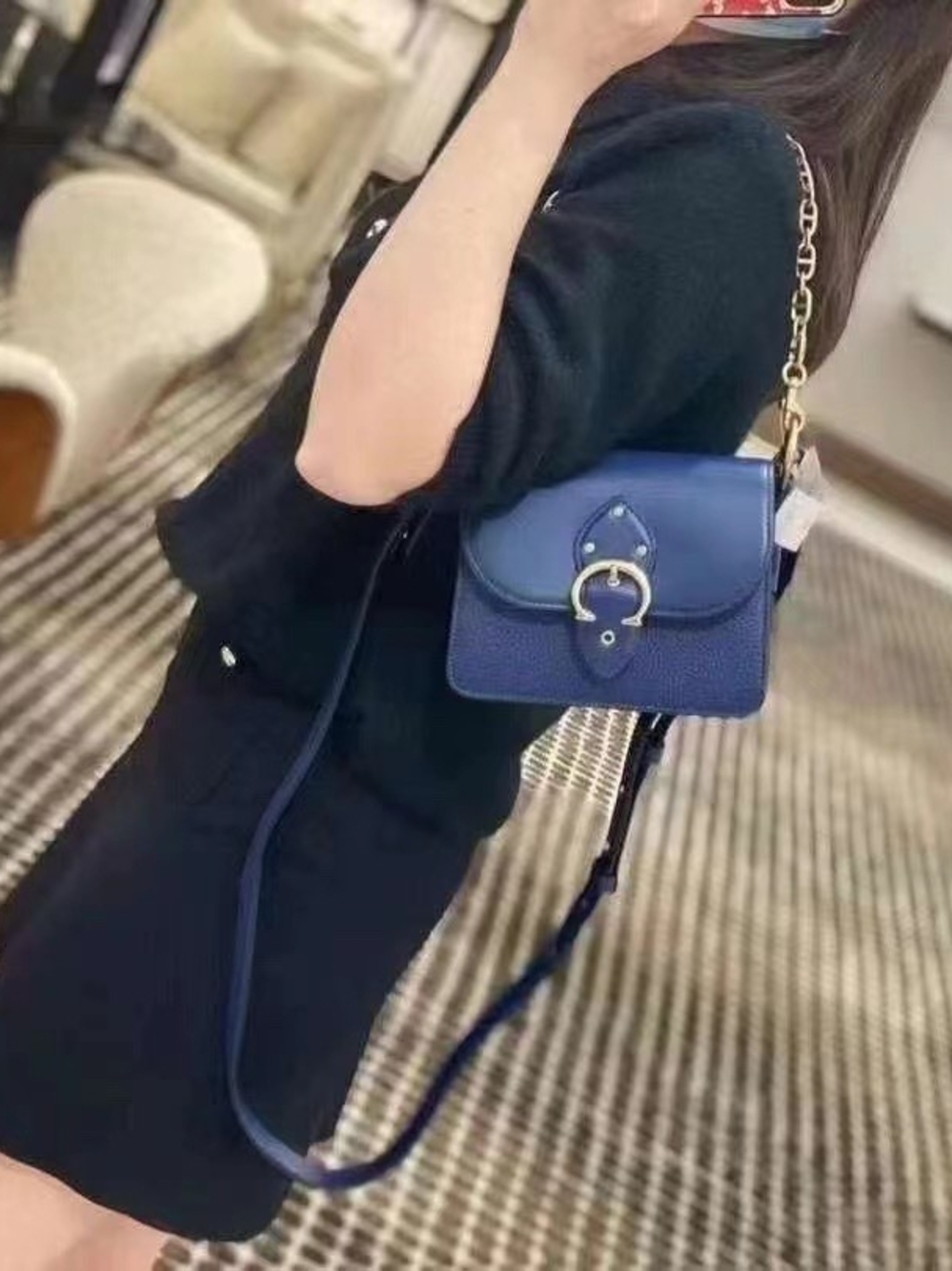 Coach Beat 18 Navy Leather Crossbody with Gold Chain Trim - Picture 7 of 9